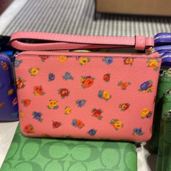 Coach Corner Zip Wristlet With Mini Vintage Rose Print Pink Lemonade Multi - Picture 4 of 16